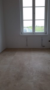 2. Trawertyn Ivory - Classic - szpachlowany i szlif.  61x61x1,5 cm (3).jpg