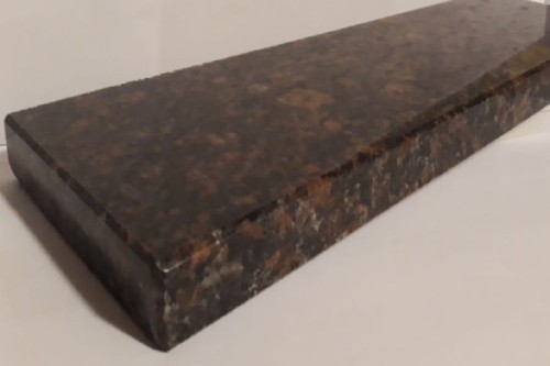 21,22 - Granit Tan Brown poler parapet 1.1.jpg