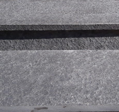 Bazalt płomieniowany 150x34x3 cm, 150x15x2 cm i  60x40x3 cm.jpg