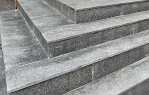2.2 - Schody granitowe - grafitowe z granitu typu Padang Dark płomieniowane 125 cm lub 150x34x3 cm z podstopnicą 150x15x2 cm.jpg
