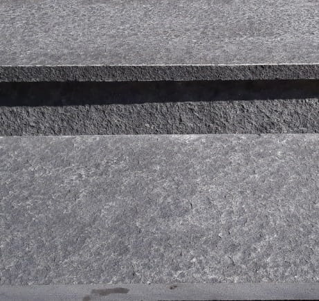 Bazalt płomieniowany 150x34x3 cm, 150x15x2 cm i  60x40x3 cm.jpg