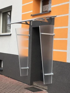 Daszek markiza 001 oraz ścianki podwójna satyna.jpg